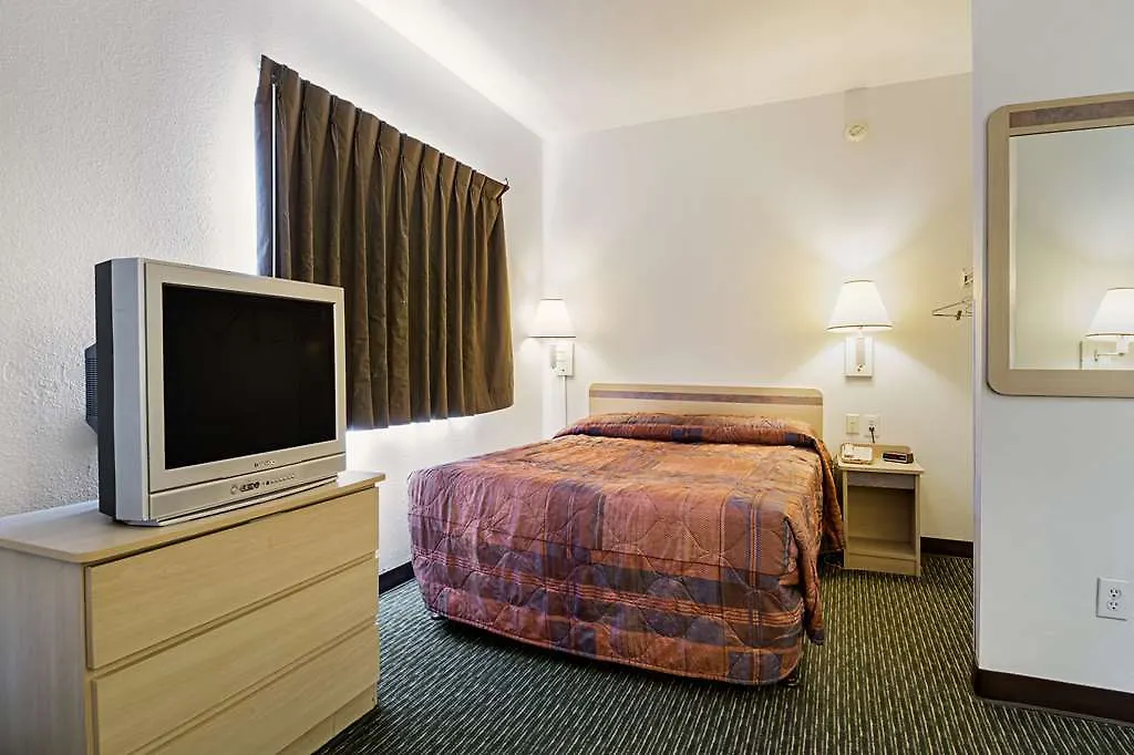 Studio 6 Charlotte Airport Hotel