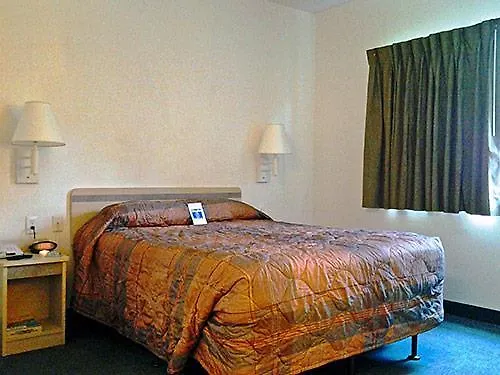 Studio 6 Charlotte Airport Hotel 2*,